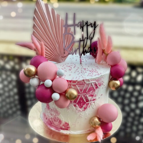 Magasított rózsaszín torta